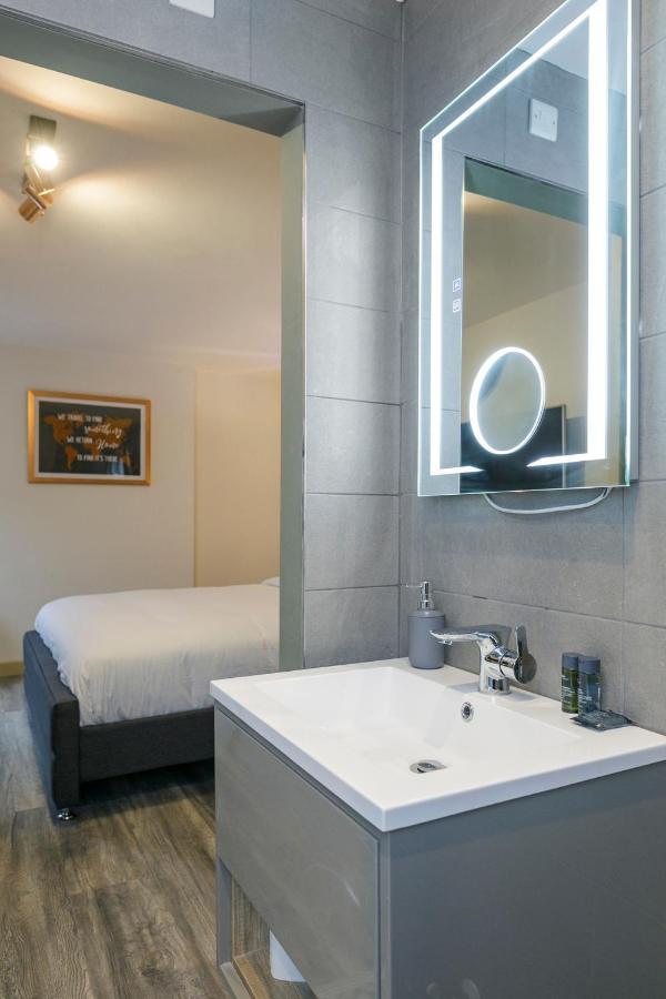Number 11 By The Warren Collection Hotel Белфаст Екстериор снимка
